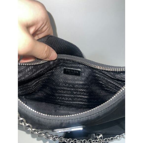 Prada Re-Edition 2005 Black Nylon Shoulder Bag with Chain Strap and Mini Pouch - Picture 7 of 8